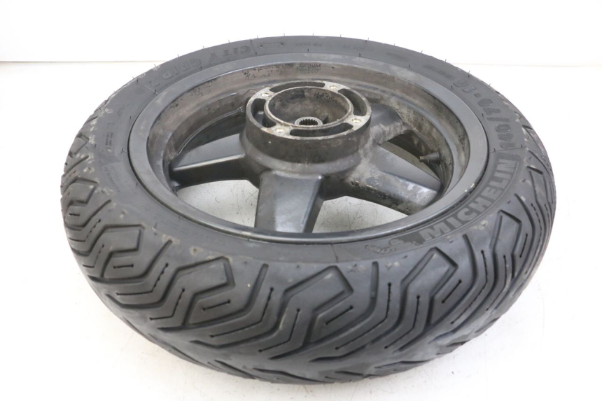 photo de REAR WHEEL RIM YAMAHA XMAX X-MAX 125 (2006 - 2009) - Alternative perspective