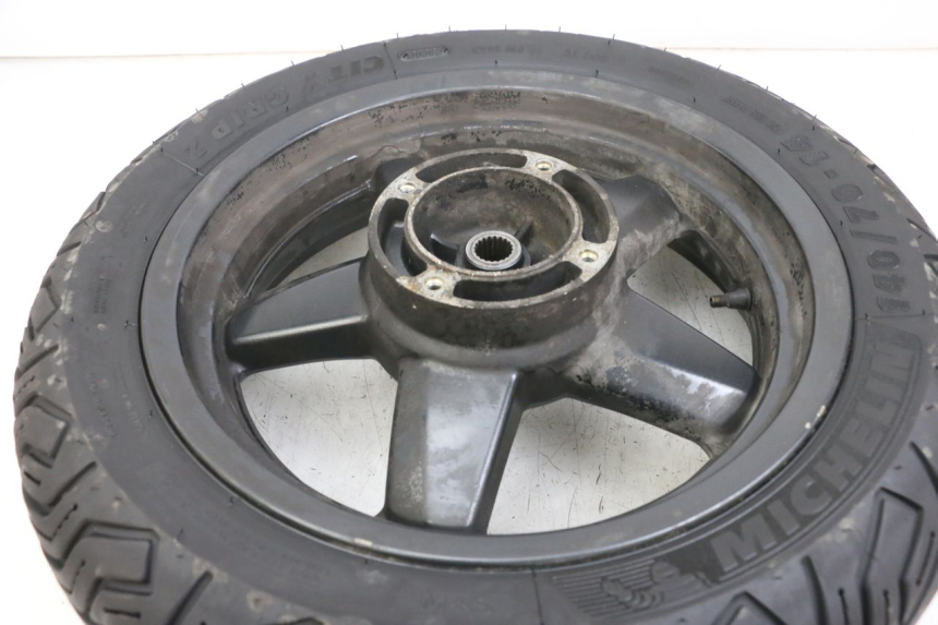 photo de REAR WHEEL RIM YAMAHA XMAX X-MAX 125 (2006 - 2009) - Technical close-up