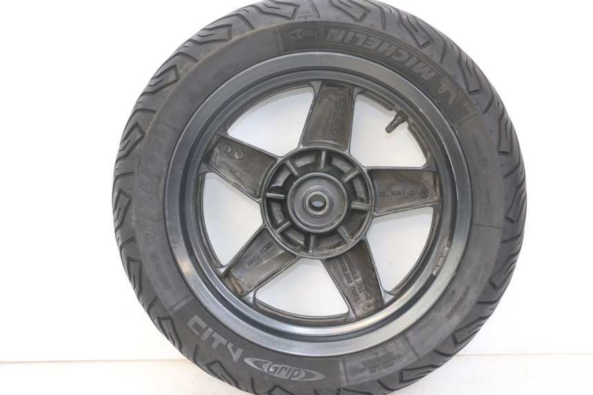 photo de REAR WHEEL RIM YAMAHA XMAX X-MAX 125 (2006 - 2009) - Distinctive features