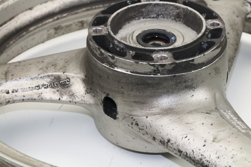 photo de REAR RIM HONDA XLV VARADERO 125 (2000 - 2006) - Zoom on usage condition