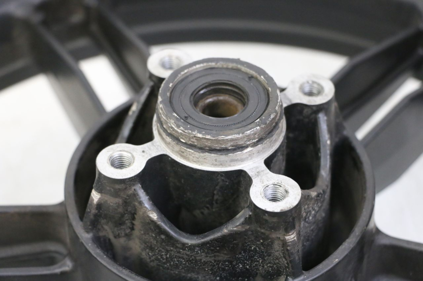 photo de REAR RIM YAMAHA TZR 50 (2008 - 2016) - Surface and material condition