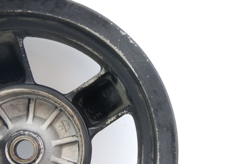 photo de REAR WHEEL RIM PIAGGIO ZIP 2T 50 (2009 - 2019) - Technical close-up