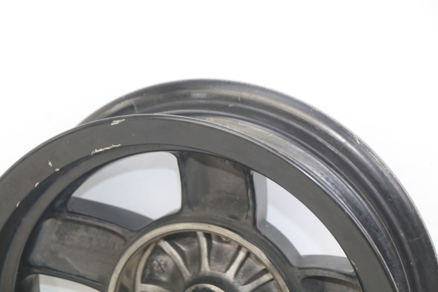 photo de REAR WHEEL RIM PIAGGIO ZIP 4T 50 (2018 - 2020) - Alternative perspective