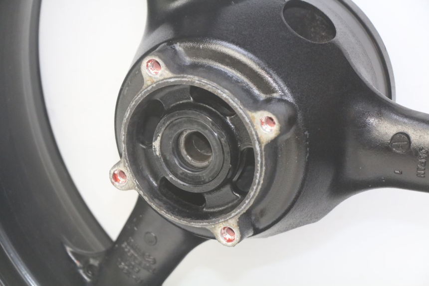 photo de REAR WHEEL RIM KAWASAKI ZX-6R ZX6R 600 (1995 - 1997) - High-resolution close-up