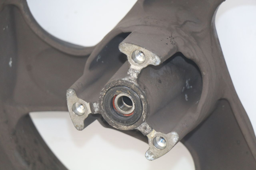 photo de FRONT WHEEL RIM KYMCO AGILITY 4T 50 (2005 - 2018) - Distinctive features