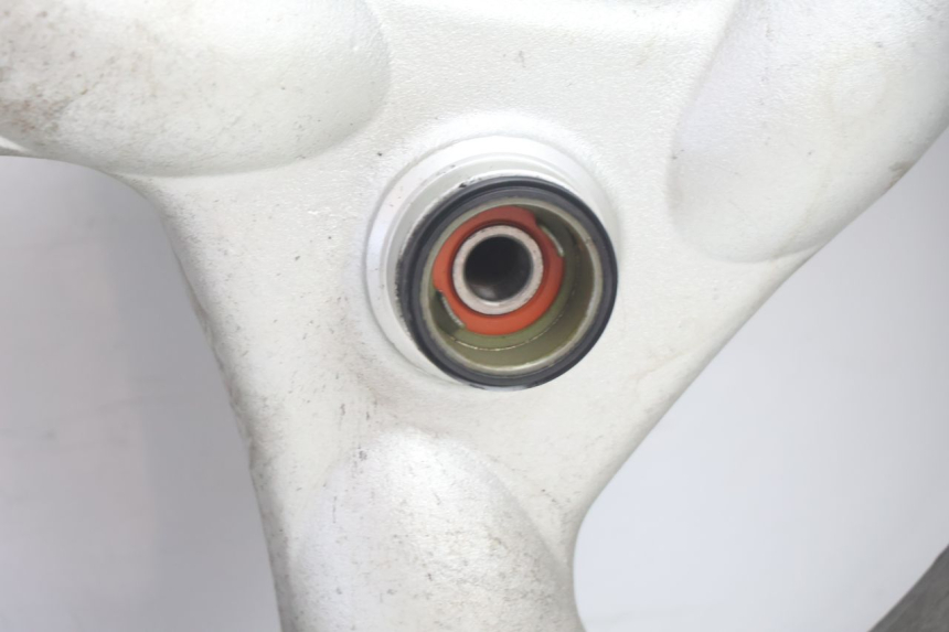 photo de FRONT WHEEL RIM KYMCO AGILITY 4T 50 (2005 - 2018) - Alternative perspective