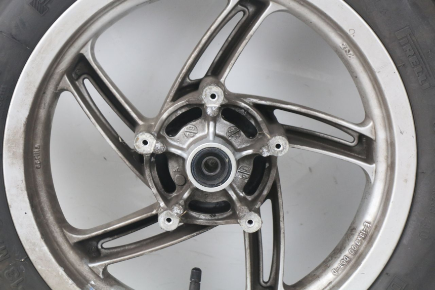 photo de FRONT RIM APRILIA ATLANTIC 125 (2003 - 2009) - Alternative perspective