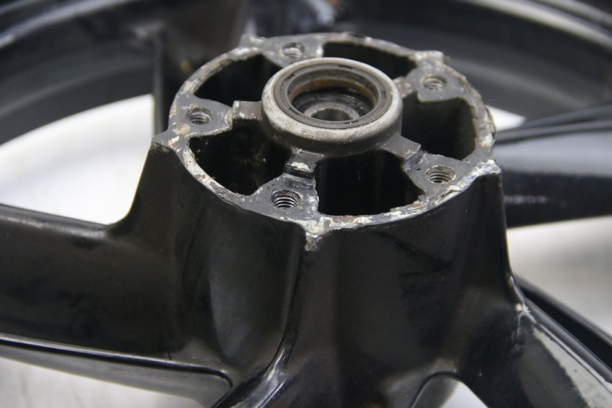 photo de FRONT WHEEL APRILIA ATLANTIC 500 (2002 - 2003) - Detailed visual inspection