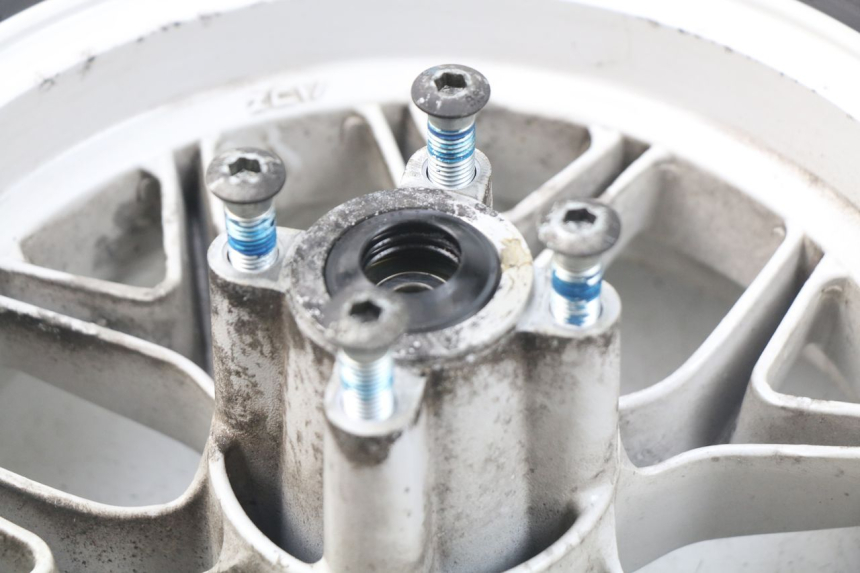 photo de FRONT WHEEL RIM MBK BOOSTER SPIRIT 50 (2004 - 2017) - Technical close-up