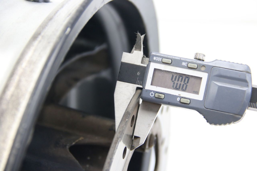 photo de FRONT WHEEL RIM DERBI BOULEVARD 50 (2009 - 2006) - Technical close-up