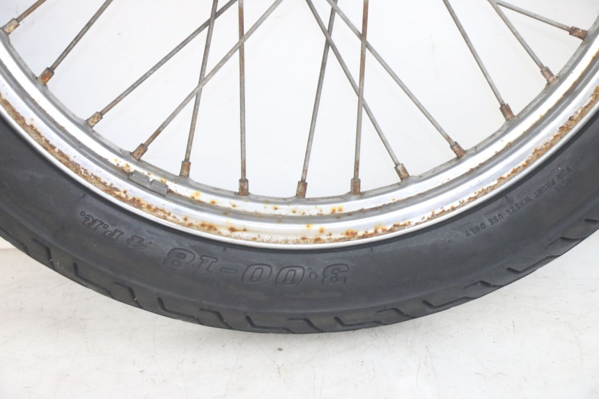 photo de FRONT WHEEL HONDA CA REBEL 125 (1995 - 2001) - High-resolution close-up
