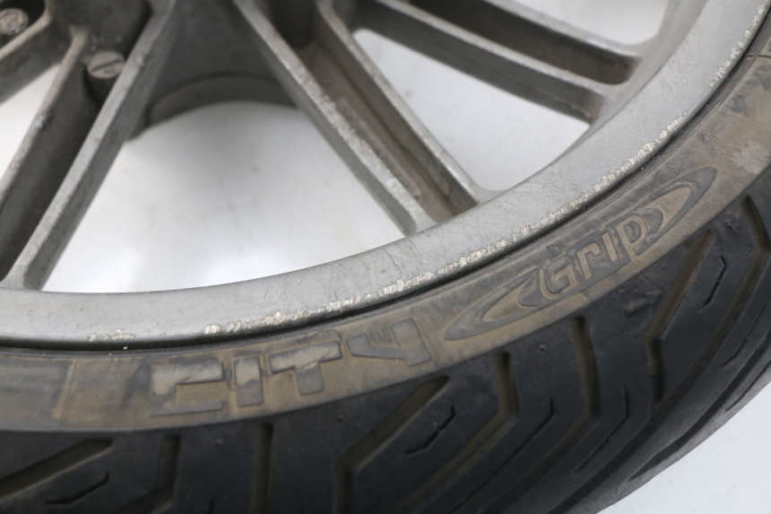 photo de FRONT RIM PIAGGIO CARNABY 125 (2007 - 2011) - High-resolution close-up