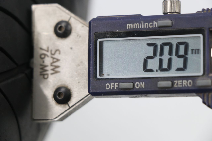 photo de FRONT WHEEL RIM HONDA CBF 500 (2004 - 2007) - Zoom on usage condition