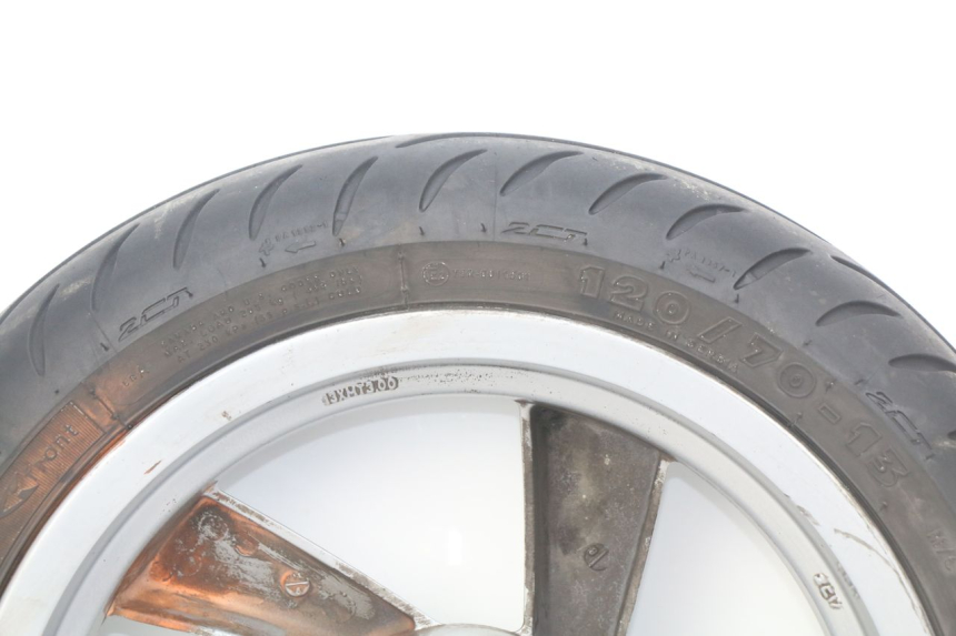 photo de FRONT WHEEL PEUGEOT CITYSTAR 50 (2013 - 2017) - High-resolution close-up