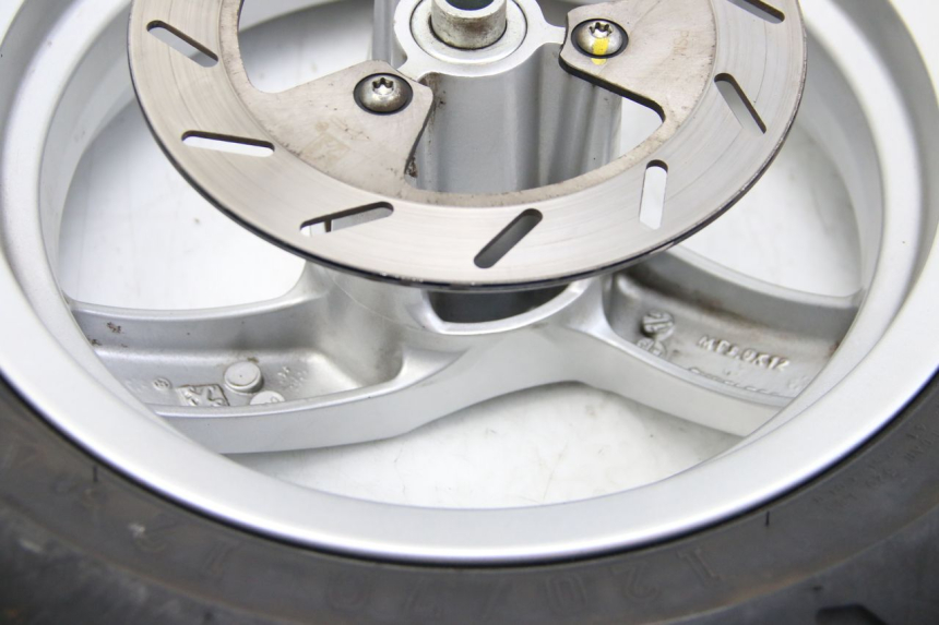 photo de FRONT WHEEL RIM PEUGEOT E-VIVACITY 1 (2012 - 2018) - Zoom on usage condition