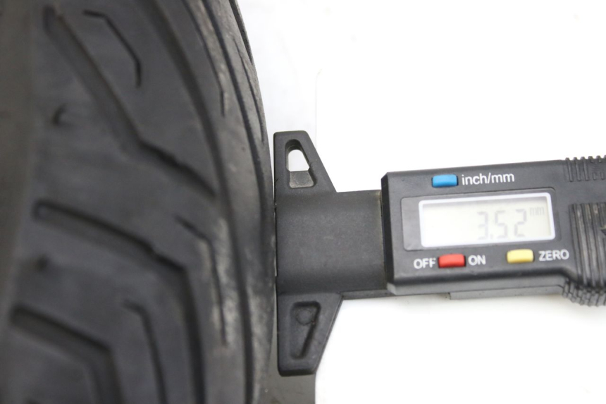 photo de FRONT WHEEL RIM PEUGEOT ELYSTAR 50 (2002 - 2014) - High-resolution close-up