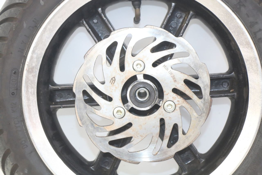 photo de FRONT WHEEL RIM KEEWAY F-ACT FACT 50 (2006 - 2011) - High-resolution close-up