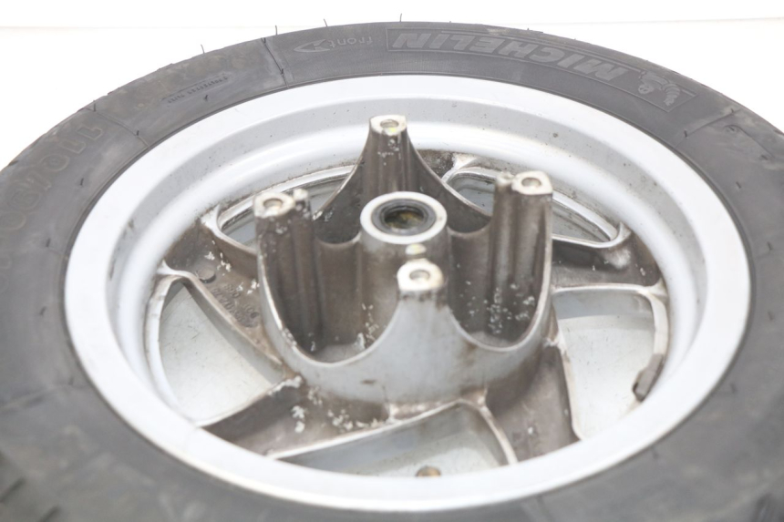 photo de FRONT WHEEL HONDA FES PANTHEON 2T 125 (1998 - 2002) - Zoom on usage condition