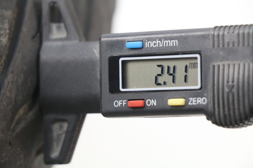 photo de FRONT RIM HONDA FES PANTHEON 125 (2003 - 2007) - Zoom on usage condition