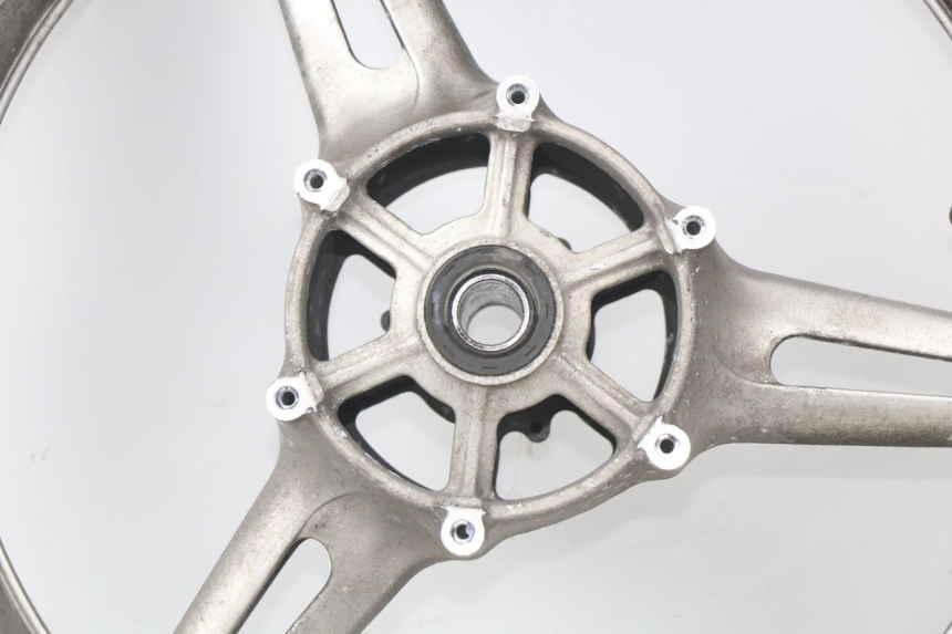 photo de FRONT WHEEL RIM YAMAHA FJR ABS 1300 (2006 - 2012) - Distinctive features