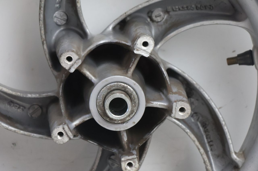 photo de FRONT WHEEL PIAGGIO FLY 2T 50 (2004 - 2017) - Alternative angle