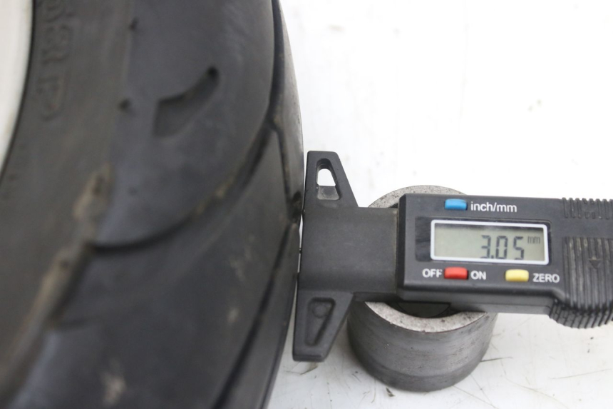 photo de FRONT WHEEL PIAGGIO FLY 4T 50 (2013 - 2017) - High-resolution close-up