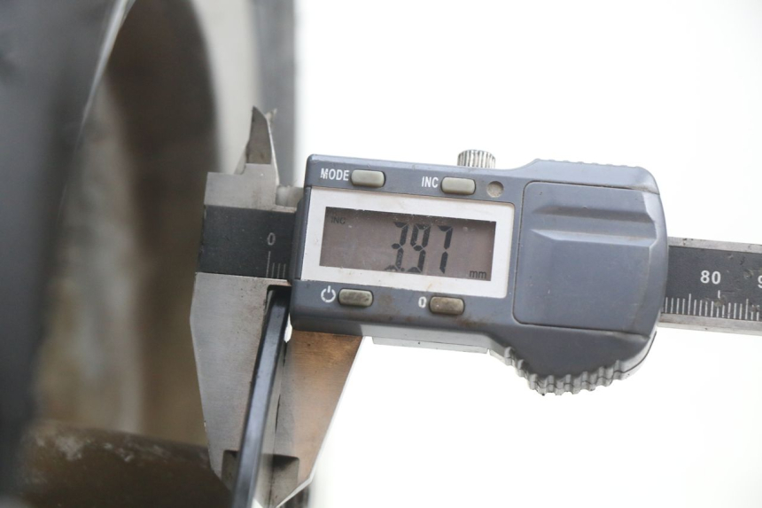 photo de FRONT WHEEL RIM PIAGGIO FLY 100 (2006 - 2010) - Zoom on usage condition