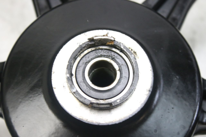 photo de FRONT WHEEL RIM DERBI GPR 50 (2004 - 2009) - Zoom on usage condition