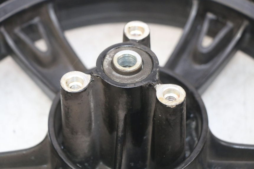 photo de FRONT WHEEL RIM PEUGEOT KISBEE 2T 50 (2010 - 2017) - Additional view of the item