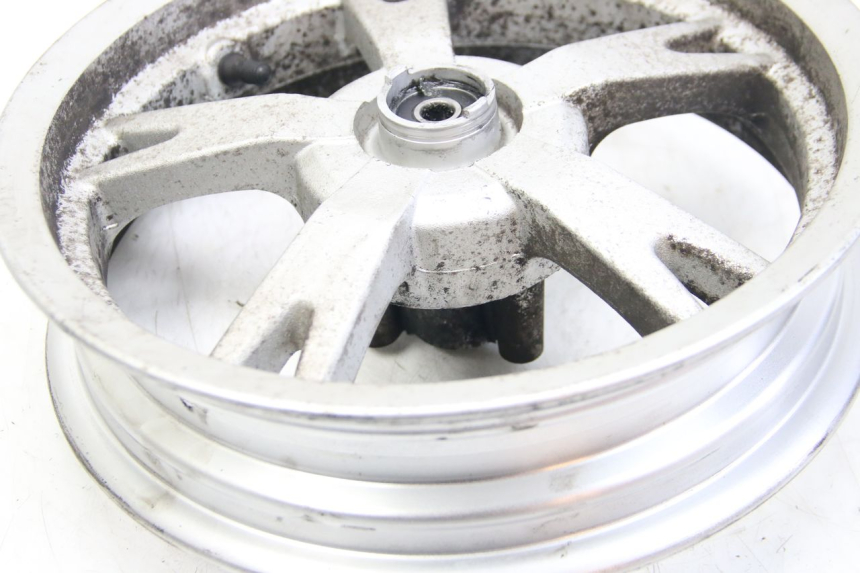 photo de FRONT WHEEL RIM PEUGEOT KISBEE 2T 50 (2010 - 2017) - Technical close-up