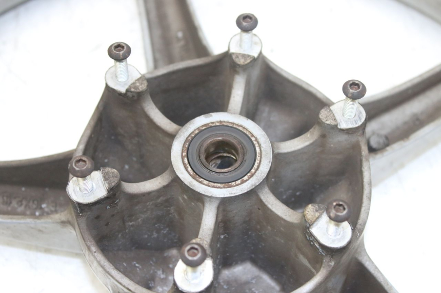 photo de FRONT WHEEL PIAGGIO LIBERTY 4T 50 (2004 - 2008) - Technical close-up