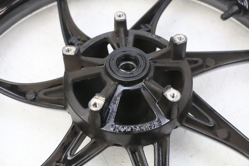 photo de FRONT WHEEL RIM PIAGGIO LIBERTY IGET S 125 (2016 - 2020) - Distinctive features