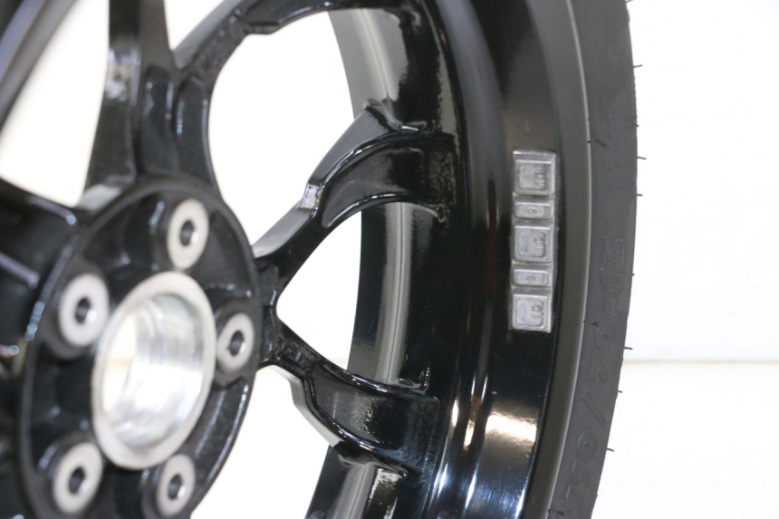 photo de FRONT RIM PIAGGIO MP3 HPE 310 (2024 - 2025) - Technical close-up