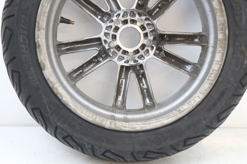 photo de FRONT WHEEL RIM PIAGGIO MP3 LT 400 (2007 - 2012) - Fixing points details