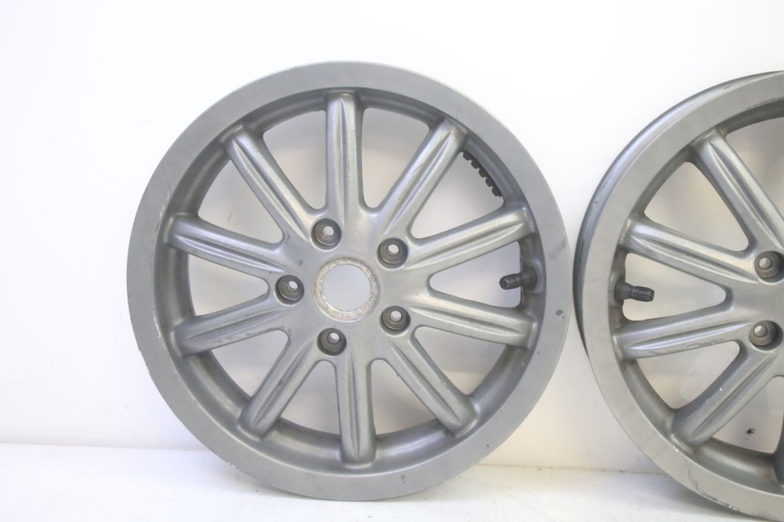 photo de FRONT WHEEL RIM PIAGGIO MP3 LT 400 (2007 - 2012) - Zoom on usage condition