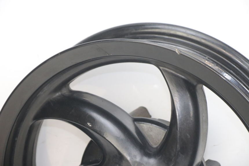photo de FRONT WHEEL RIM PIAGGIO NEW TYPHOON 50 (2018 - 2021) - Alternative perspective