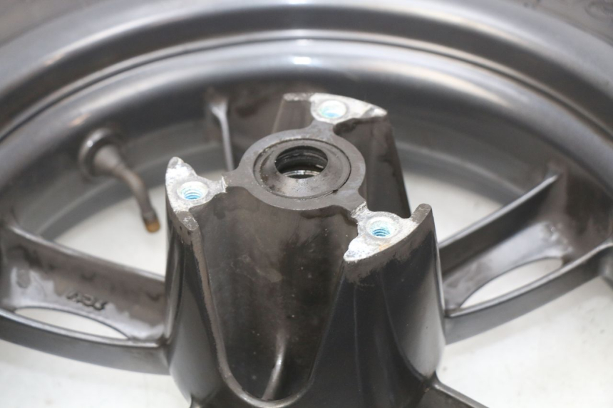 photo de FRONT WHEEL RIM MBK OVETTO 2T 50 (2007 - 2017) - Zoom on usage condition