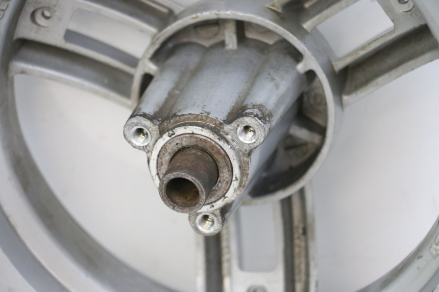 photo de FRONT WHEEL RIM PEUGEOT LUDIX 50 (2005 - 2007) - Technical close-up