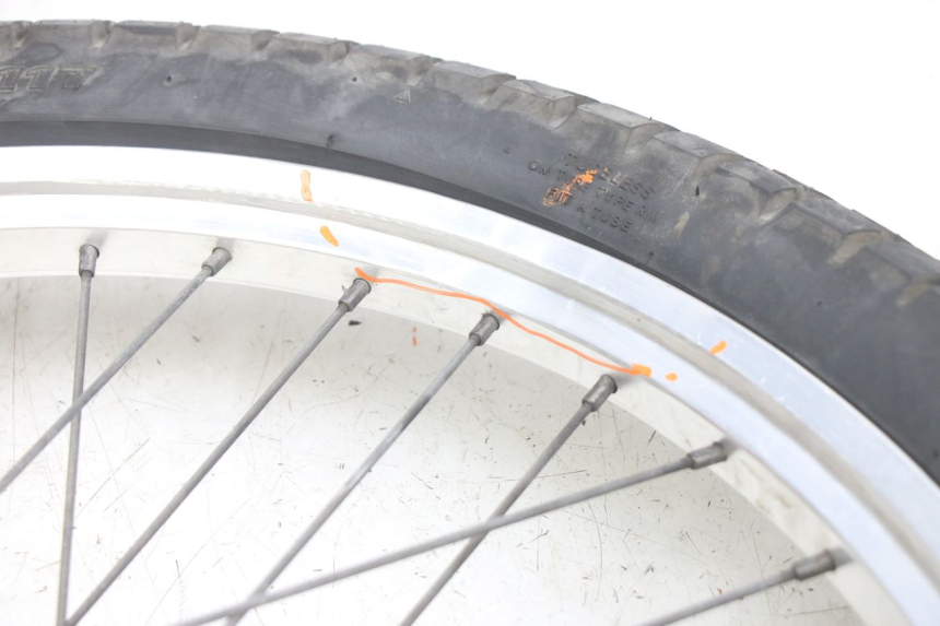 photo de FRONT WHEEL RIM GILERA RK 50 (1996 - 1999) - Alternative perspective