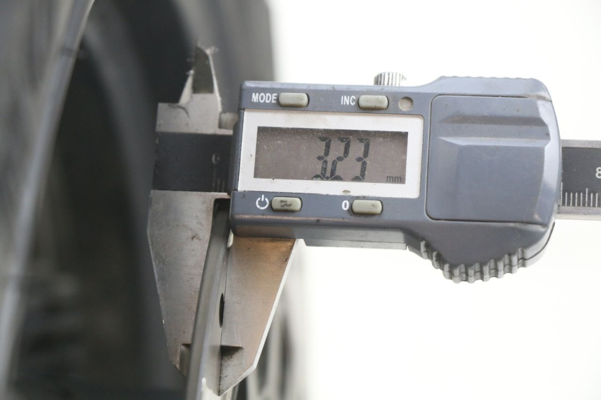 photo de FRONT WHEEL RIM LVNENG S5 1 (2019 - 2023) - Zoom on usage condition