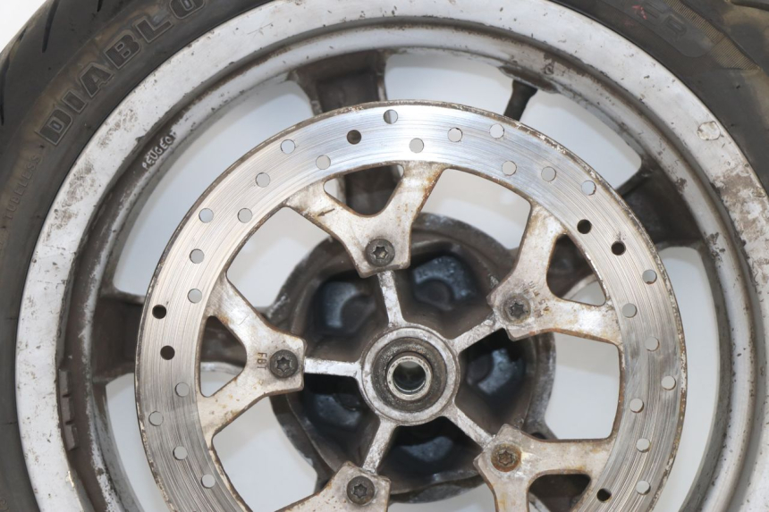 photo de FRONT WHEEL PEUGEOT SATELIS 125 (2010 - 2012) - High-resolution close-up