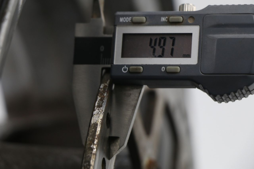 photo de FRONT WHEEL PEUGEOT SATELIS 125 (2010 - 2012) - Alternative perspective