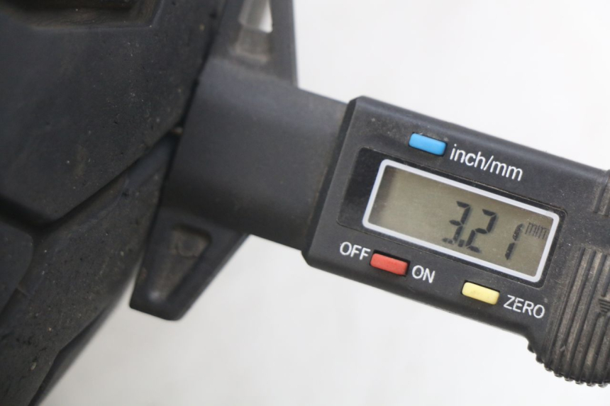 photo de FRONT WHEEL PEUGEOT SATELIS 125 (2010 - 2012) - Zoom on usage condition