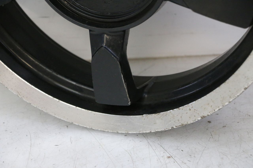 photo de FRONT WHEEL PEUGEOT SATELIS 125 (2006 - 2009) - Distinctive features