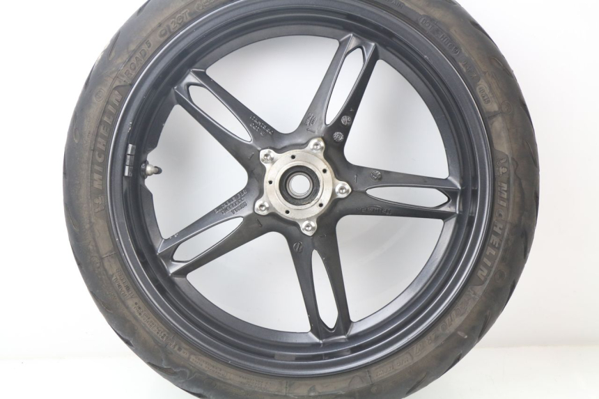 photo de FRONT RIM TRIUMPH SPEED TRIPLE 1050 (2005 - 2007) - High-resolution close-up