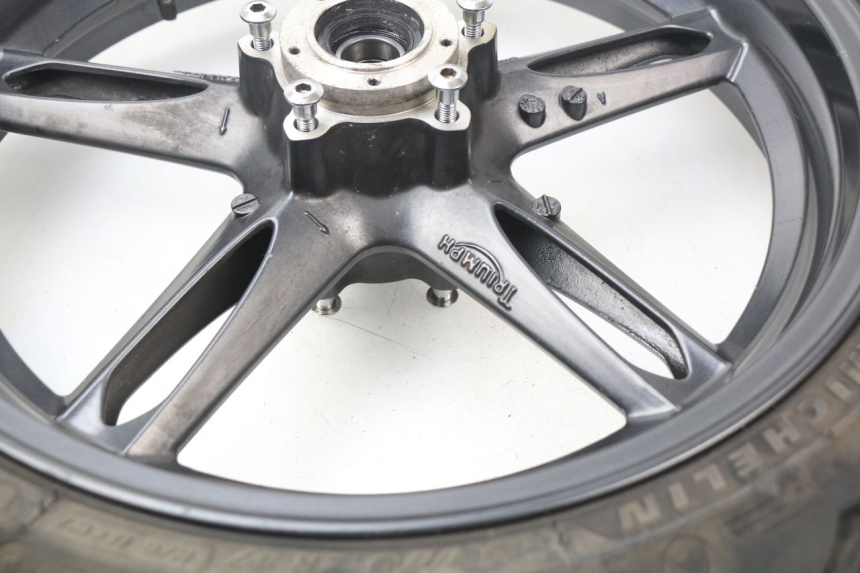 photo de FRONT RIM TRIUMPH SPEED TRIPLE 1050 (2005 - 2007) - Fixing points details