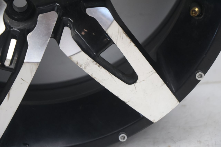 photo de FRONT RIM CAN-AM SPYDER RS 1000 (2008 - 2012) - Fixing points details