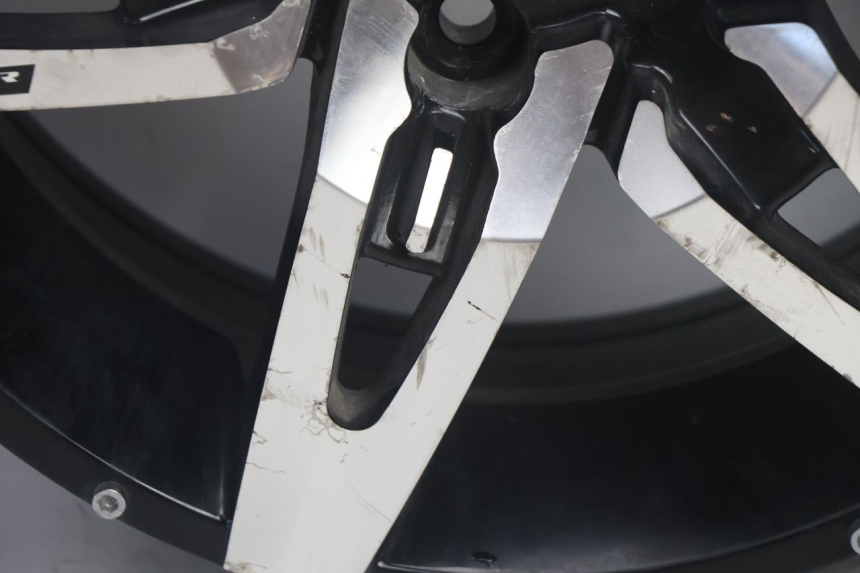 photo de FRONT RIM CAN-AM SPYDER RS 1000 (2008 - 2012) - Surface and material condition