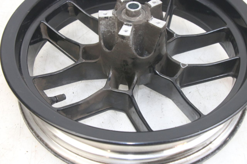 photo de FRONT WHEEL RIM APRILIA SR 2T 50 (2012 - 2017) - Additional view of the item