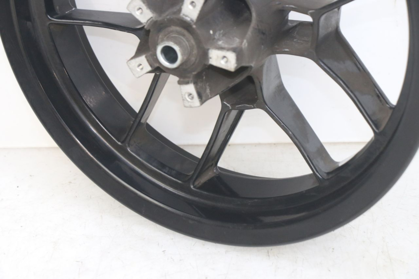 photo de FRONT WHEEL RIM APRILIA SR 2T 50 (2012 - 2017) - Technical close-up